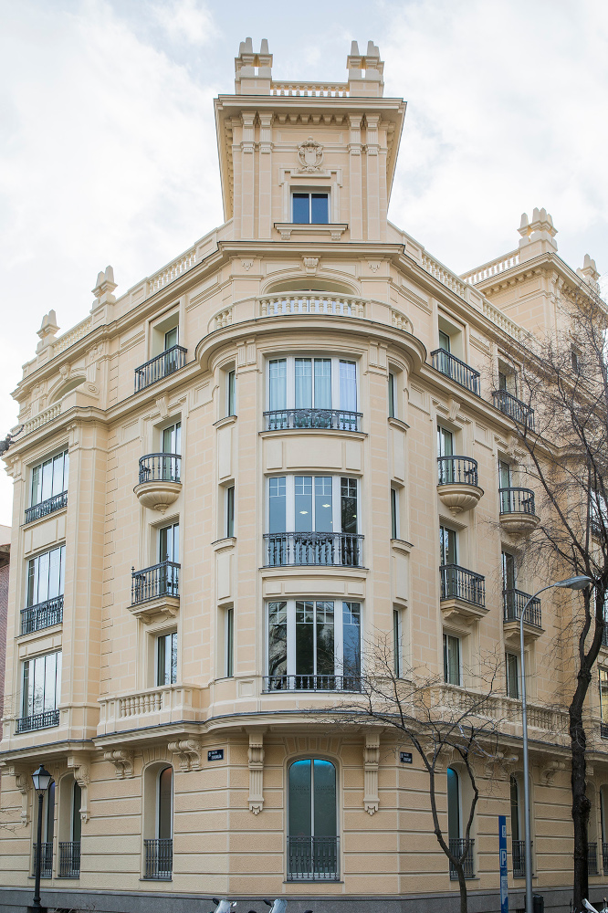 Luxurious architectural building with classic design elements, showcasing elegance and sophistication.